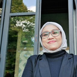 Portrait Tiya Hapitiawati
