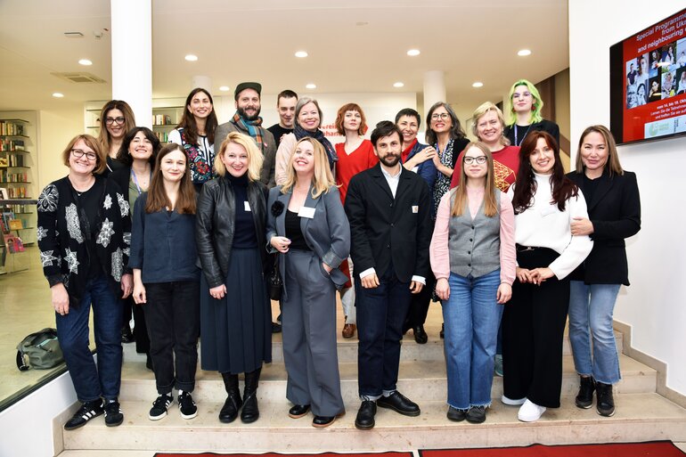 Gruppenbild mit Frauen und Männern